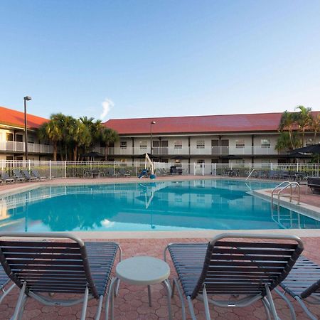 La Quinta Inn By Wyndham Cocoa Beach-Port Canaveral Екстер'єр фото