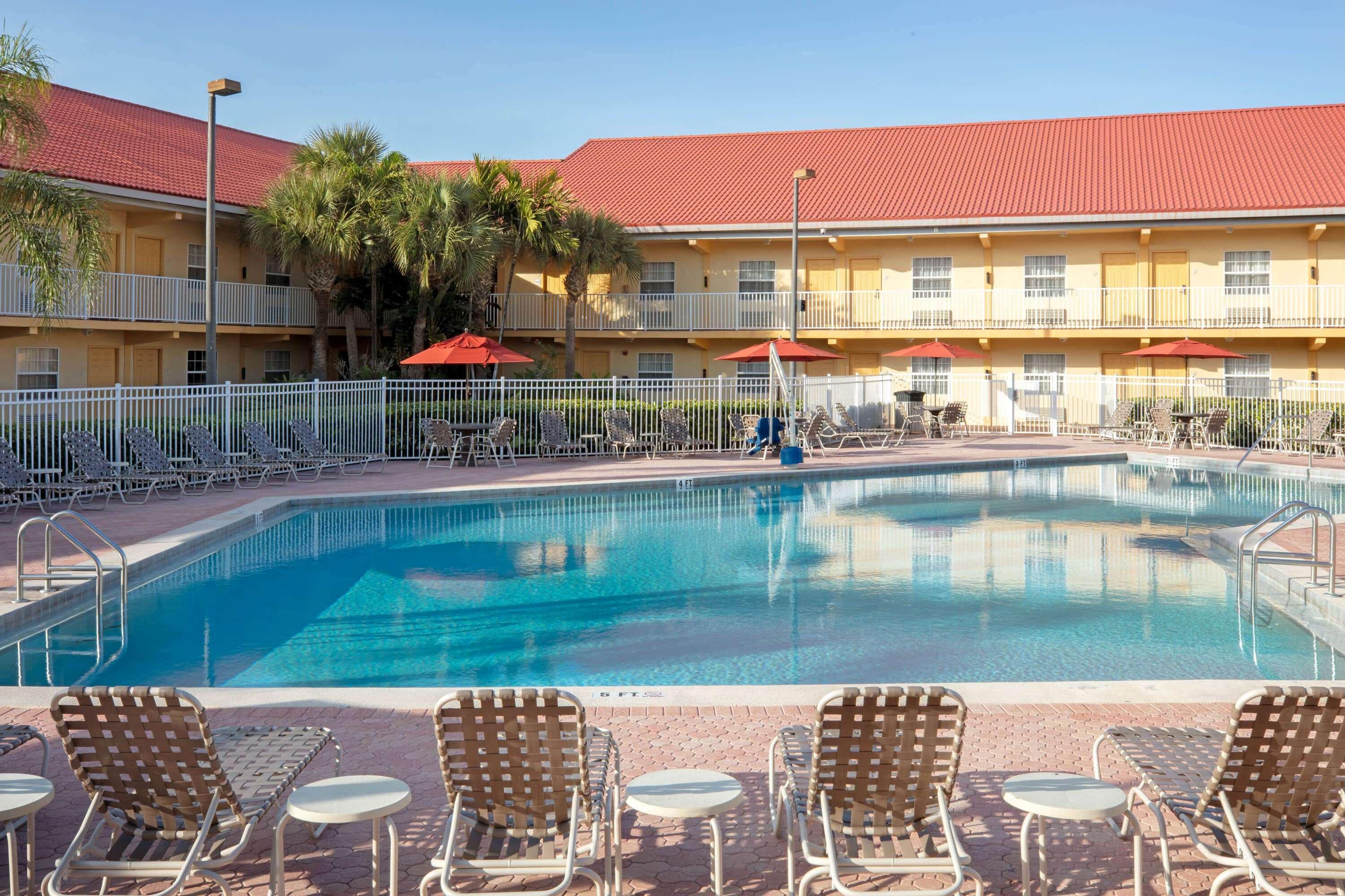 La Quinta Inn By Wyndham Cocoa Beach-Port Canaveral Екстер'єр фото