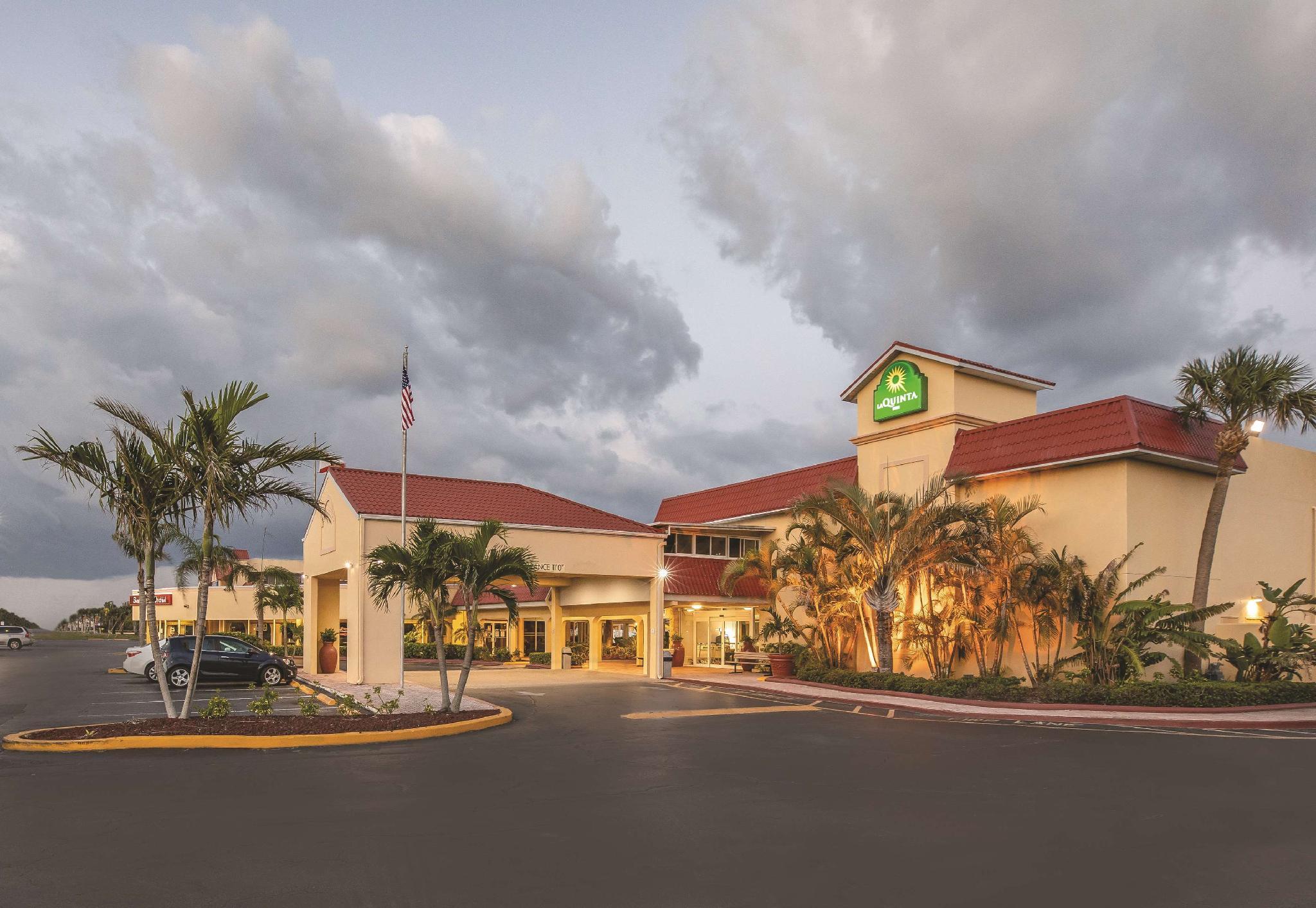 La Quinta Inn By Wyndham Cocoa Beach-Port Canaveral Екстер'єр фото