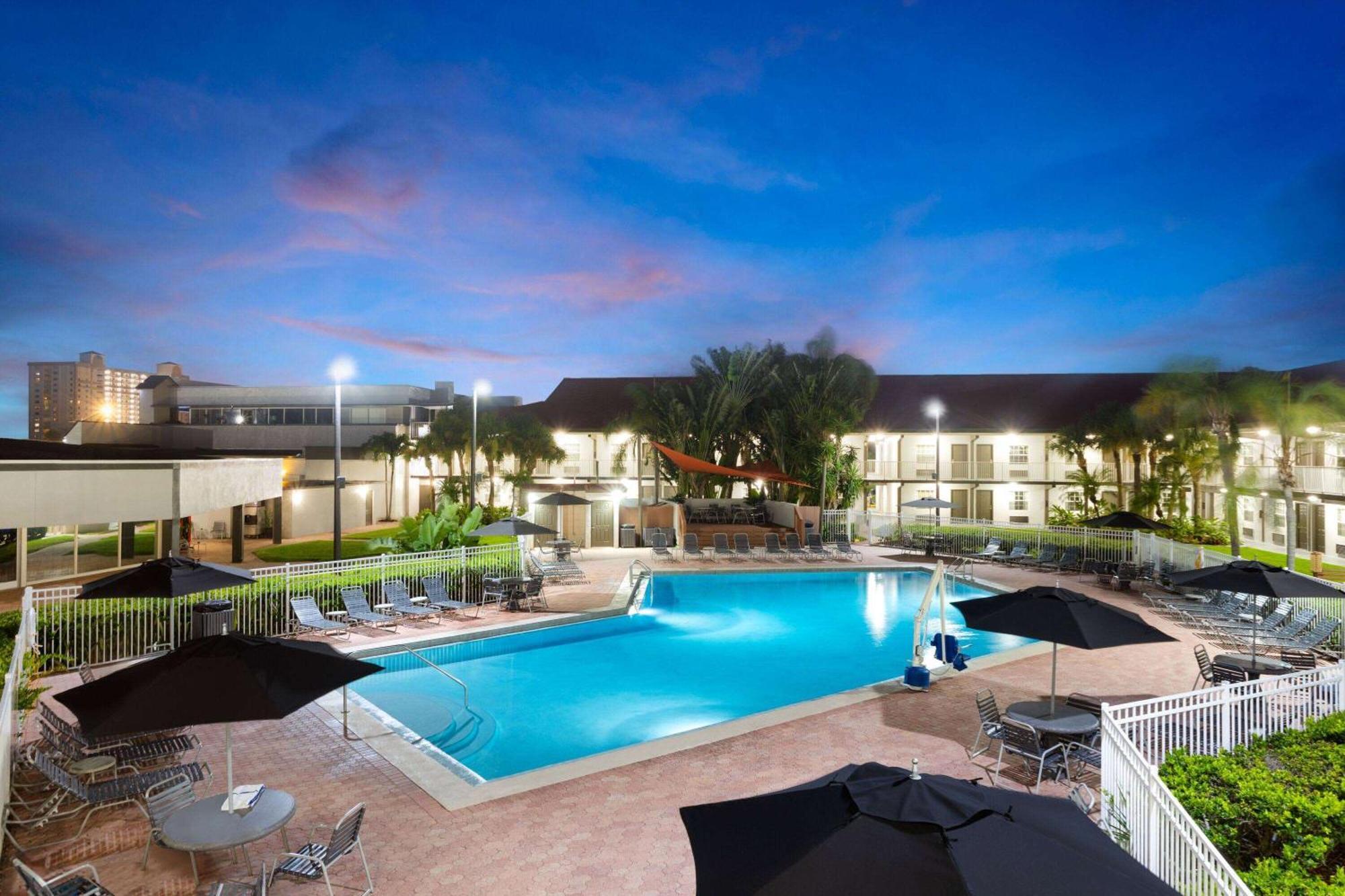 La Quinta Inn By Wyndham Cocoa Beach-Port Canaveral Екстер'єр фото