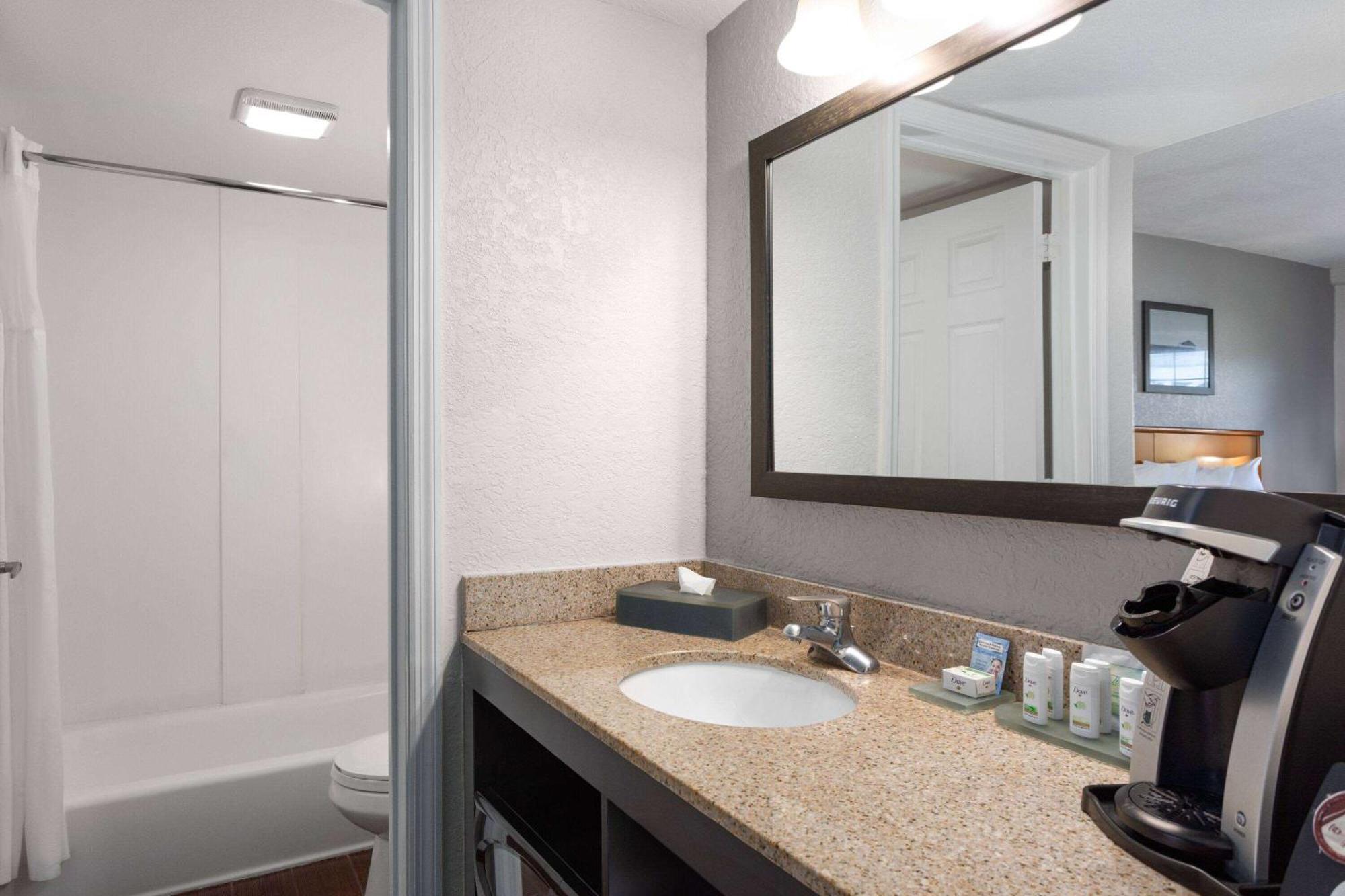 La Quinta Inn By Wyndham Cocoa Beach-Port Canaveral Екстер'єр фото