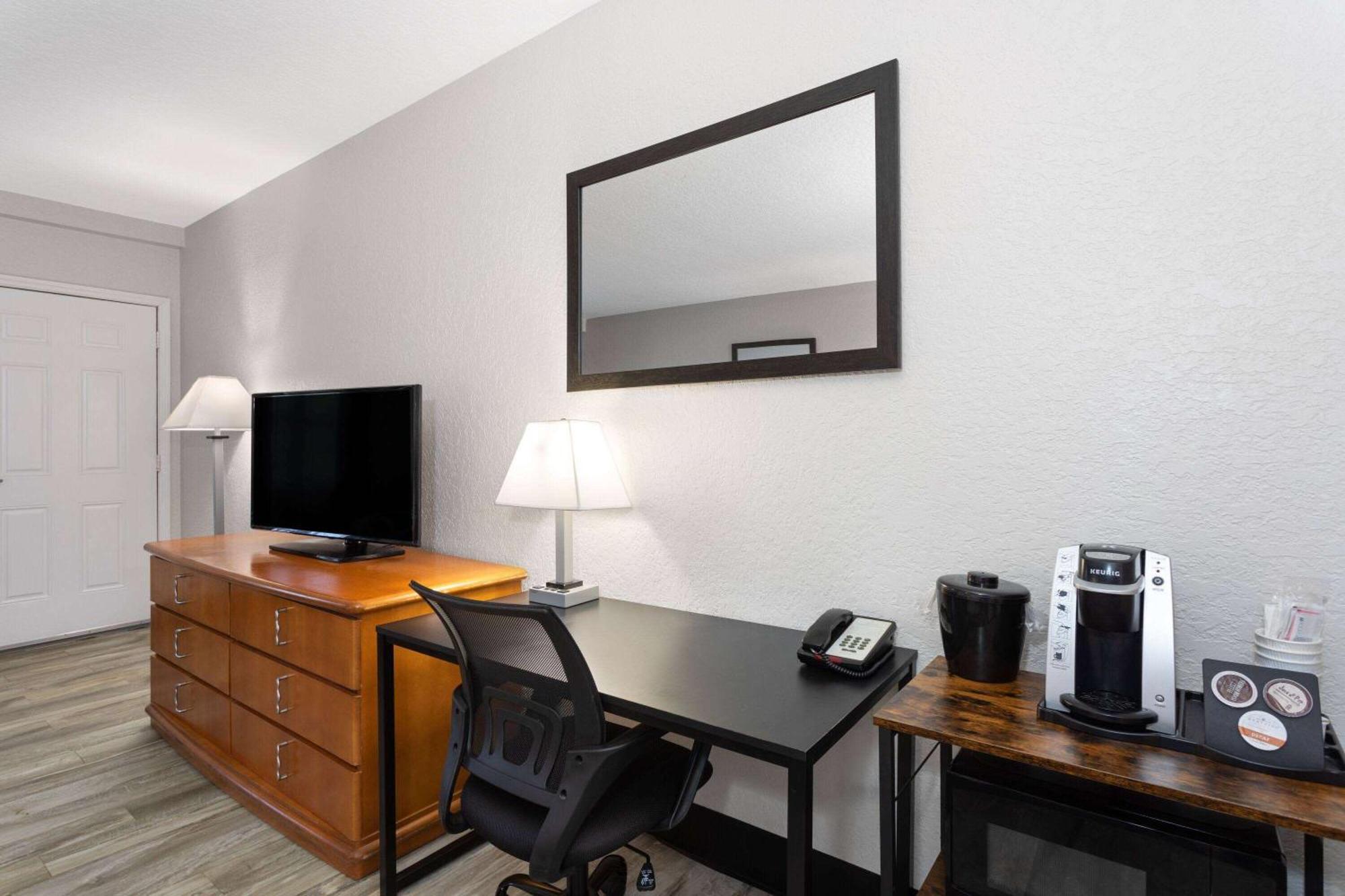 La Quinta Inn By Wyndham Cocoa Beach-Port Canaveral Екстер'єр фото