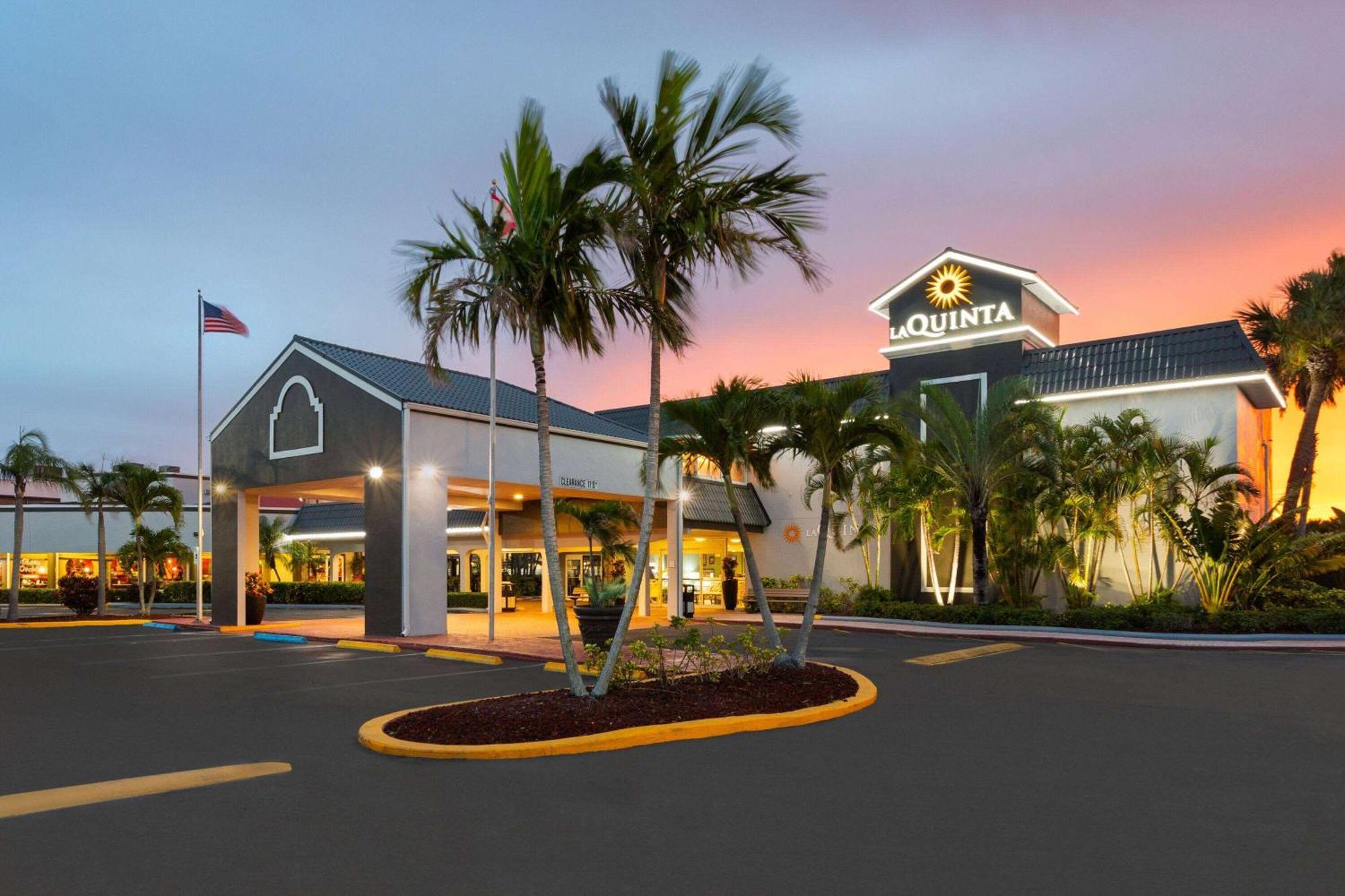 La Quinta Inn By Wyndham Cocoa Beach-Port Canaveral Екстер'єр фото