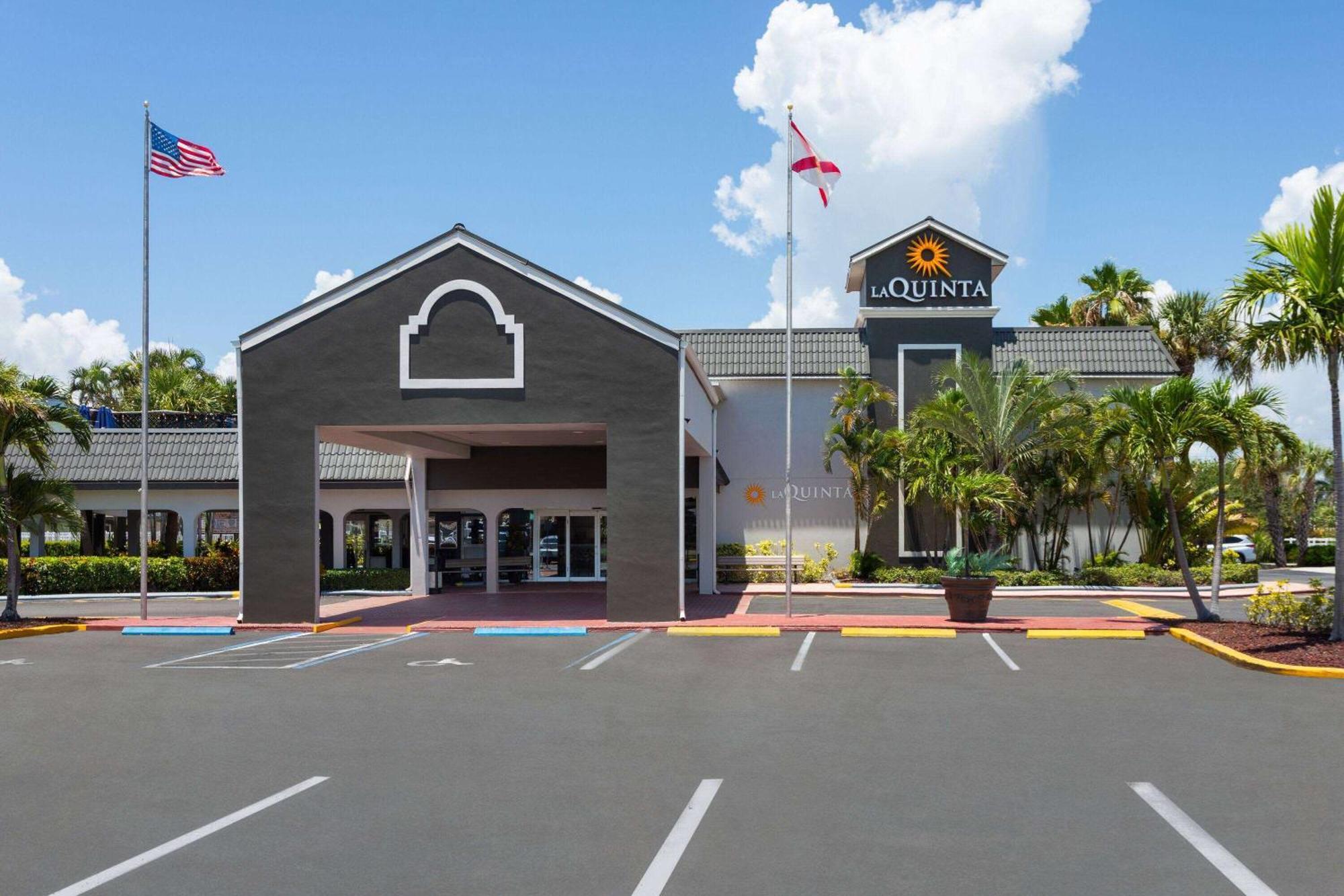 La Quinta Inn By Wyndham Cocoa Beach-Port Canaveral Екстер'єр фото