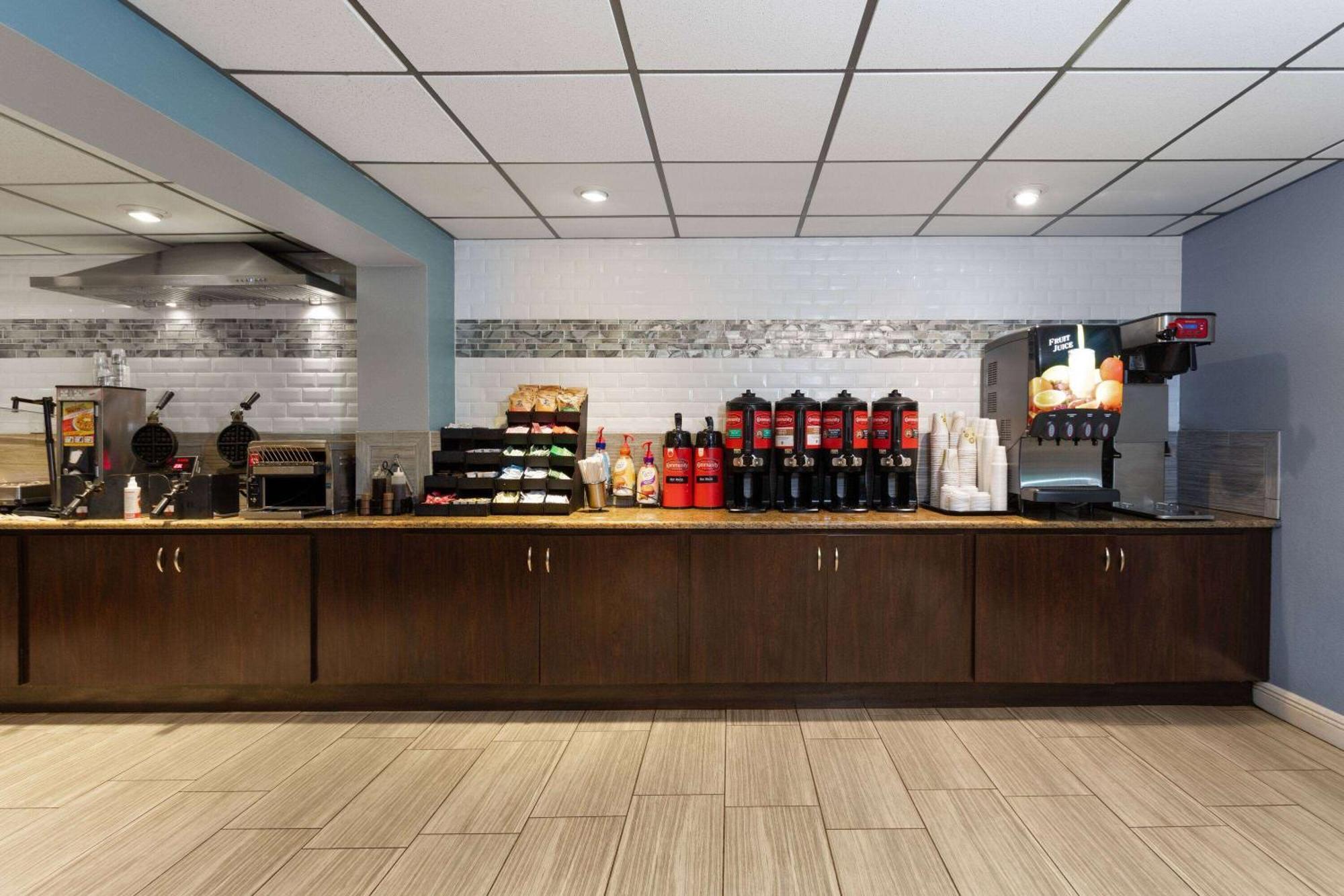 La Quinta Inn By Wyndham Cocoa Beach-Port Canaveral Екстер'єр фото