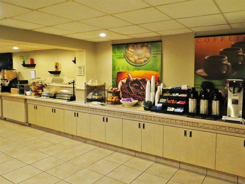 La Quinta Inn By Wyndham Cocoa Beach-Port Canaveral Ресторан фото